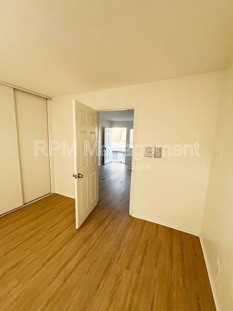 Foto del edificio - 6624 Sylmar Ave