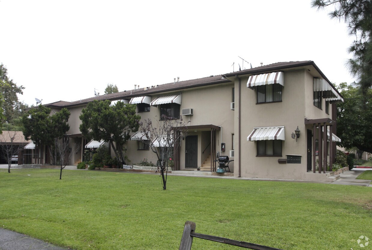 Primary Photo - 12205 Burbank Blvd