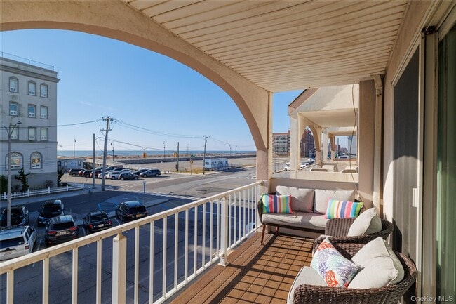 Building Photo - 277 W Broadway