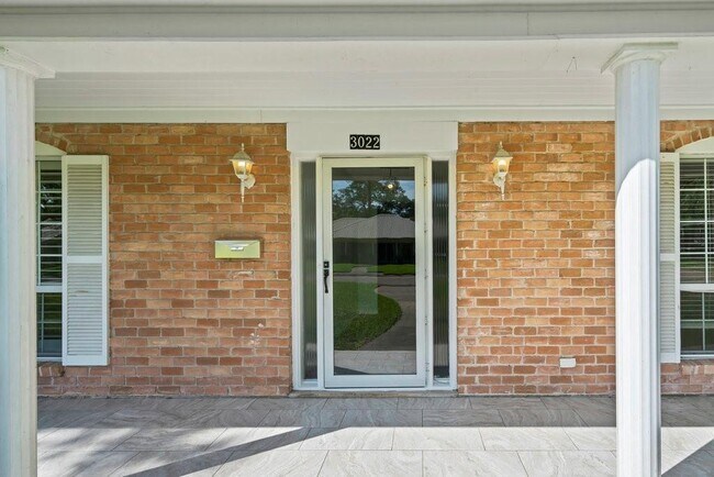 Building Photo - 3022 Inwood Dr