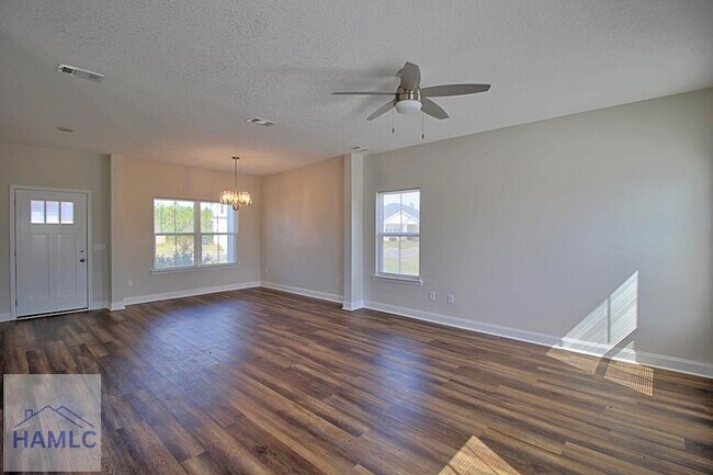 Building Photo - 180 Mcclelland Lp NE