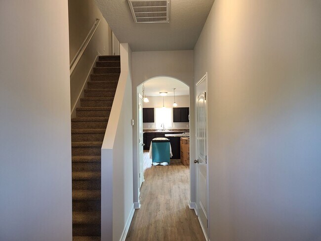 Foto del edificio - Beautiful 3 bedroom, 2.5 bath townhome - H...