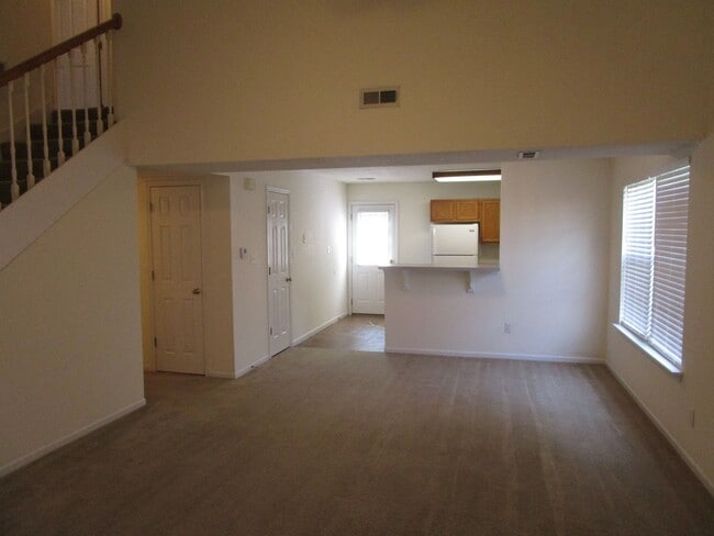 Building Photo - 5013-5015 Betty Jean Way