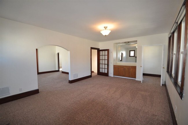 Building Photo - 48 Pleasant Ridge Ave