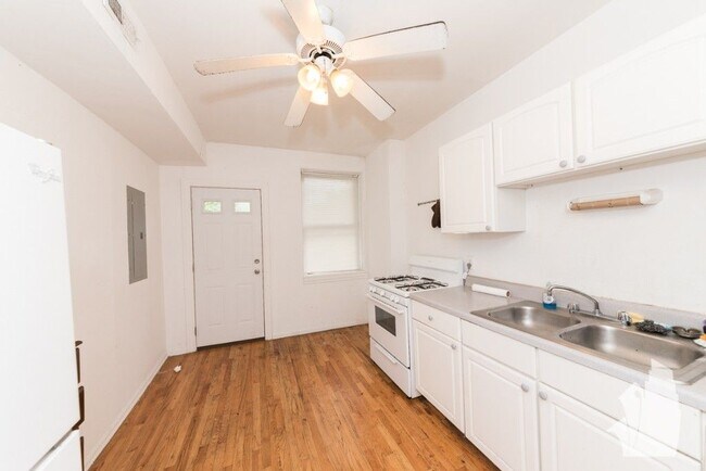 Foto del edificio - 3820 N Sheffield Ave