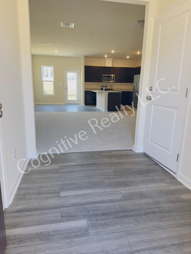 Foto del edificio - 819 McKenzie Pk Ter