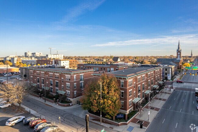 Building Photo - 115-125 E Noble St