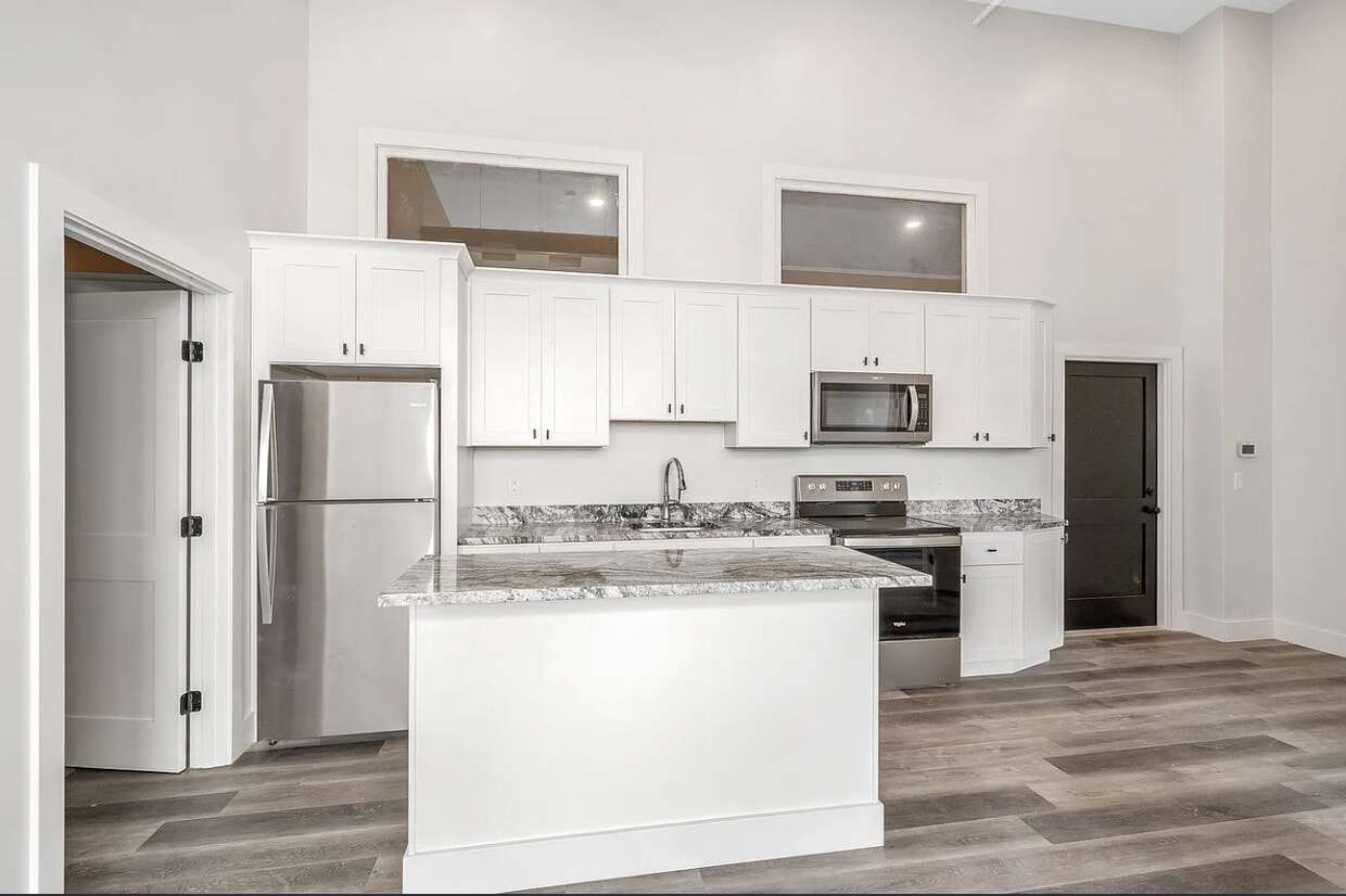 Primary Photo - 72 Boisvert St