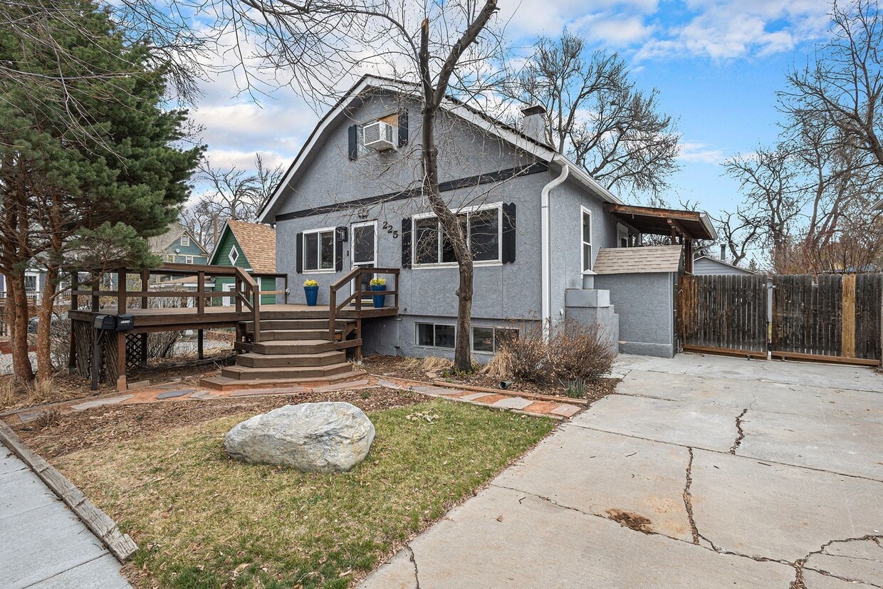 Primary Photo - Duplex unit near Downtown! Utilities inclu...