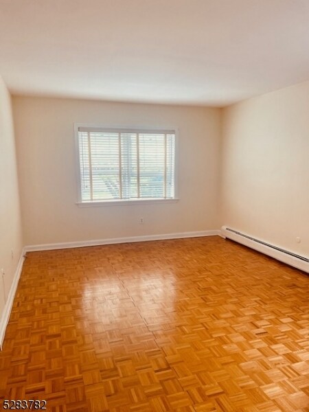 Foto del edificio - 135 S Maple Ave