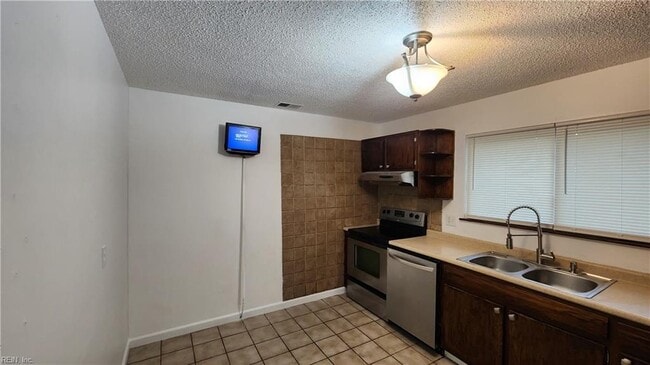 Building Photo - 453 Barcelona Ln