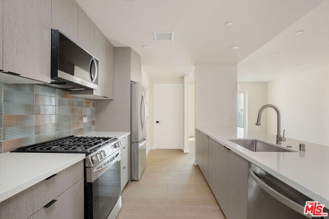 Building Photo - 5320 Cartwright Ave