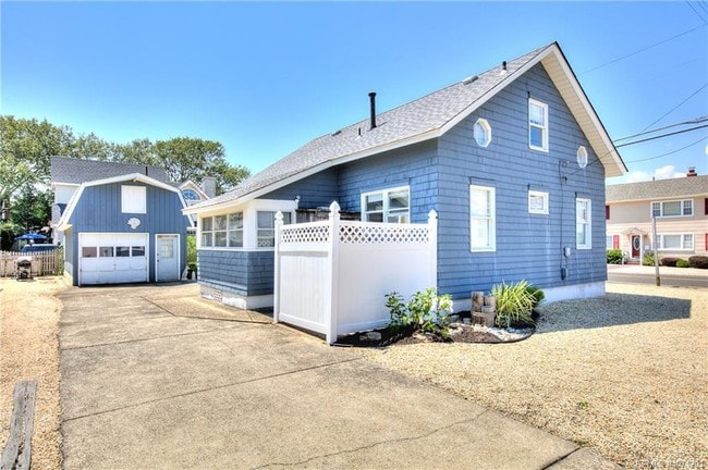 Building Photo - 1415 Beach Ave