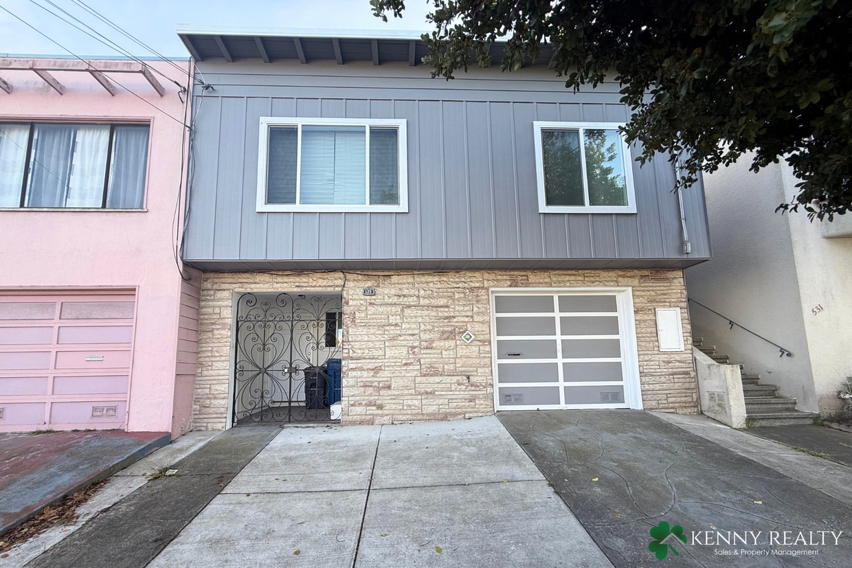 Remodeled 4BR/2BA Home w/ Dual Kitchens + New Appliances — Daly City - Remodeled 4BR/2BA Home w/ Dual Kitchens + New Appliances — Daly City