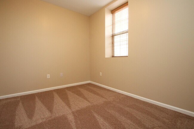 Foto del edificio - 6450 Pleasant St