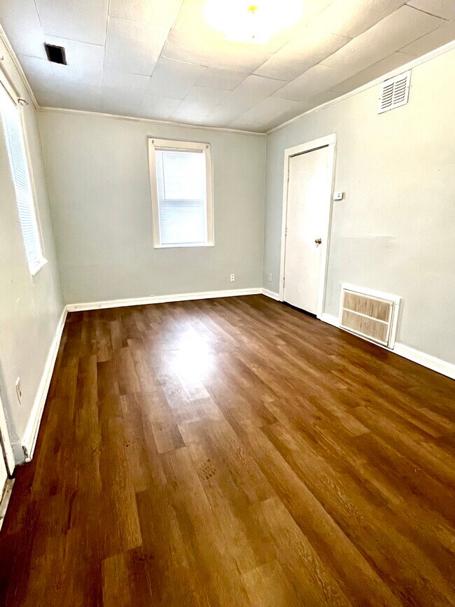 Foto del edificio - 1729 E Franklin St