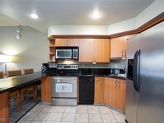 Building Photo - 211 E Flamingo Rd