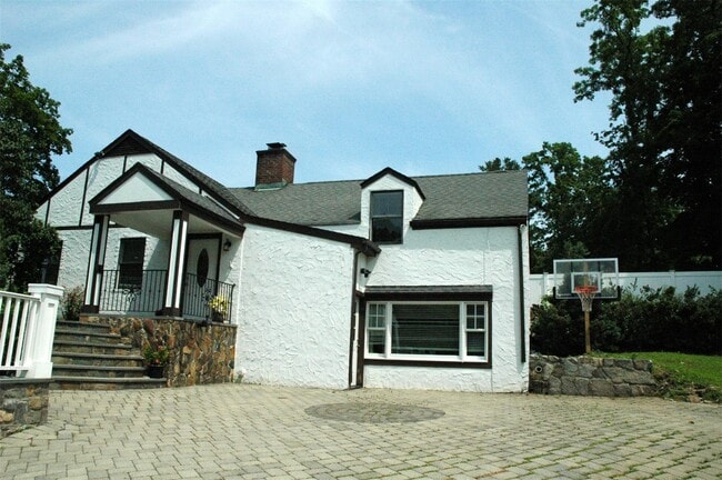 Building Photo - 20 Annadale St