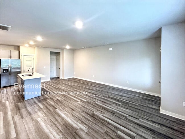 Building Photo - 549 Swanholme Dr