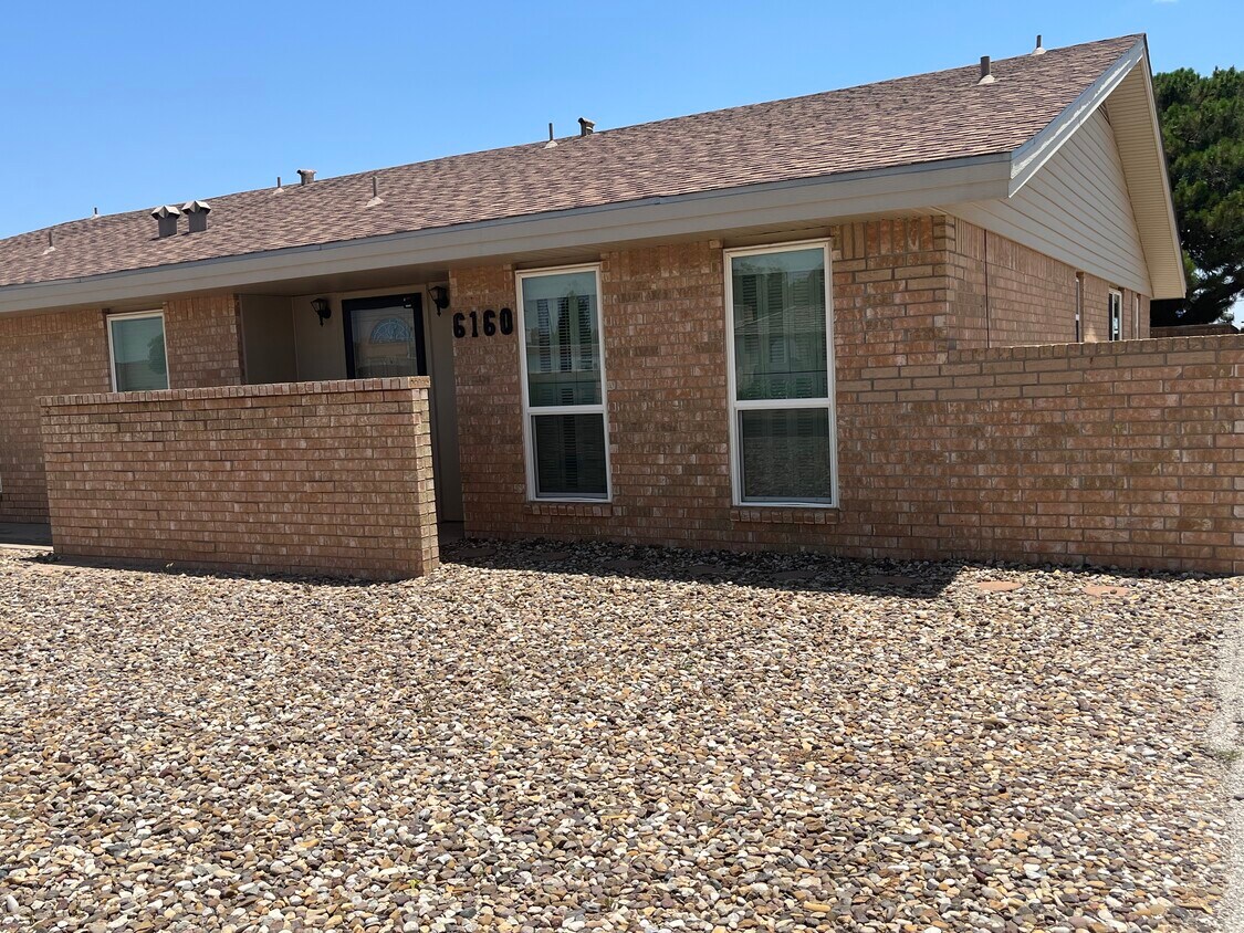 Foto principal - 6160 Denis Ln