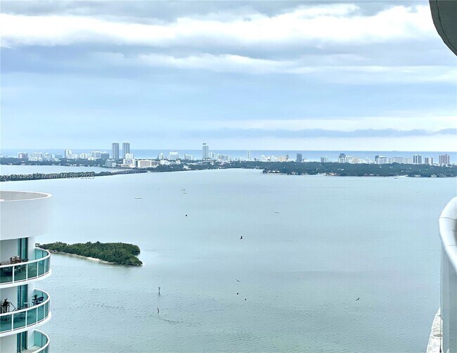 Foto del edificio - 488 NE 18th St