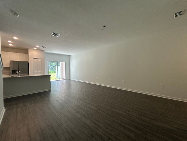 Foto del edificio - Stunning New 3-Bedroom, 2-Bath Townhome wi...