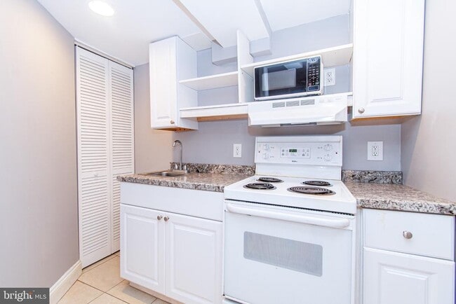 Foto del edificio - 2039 Hillenwood Rd