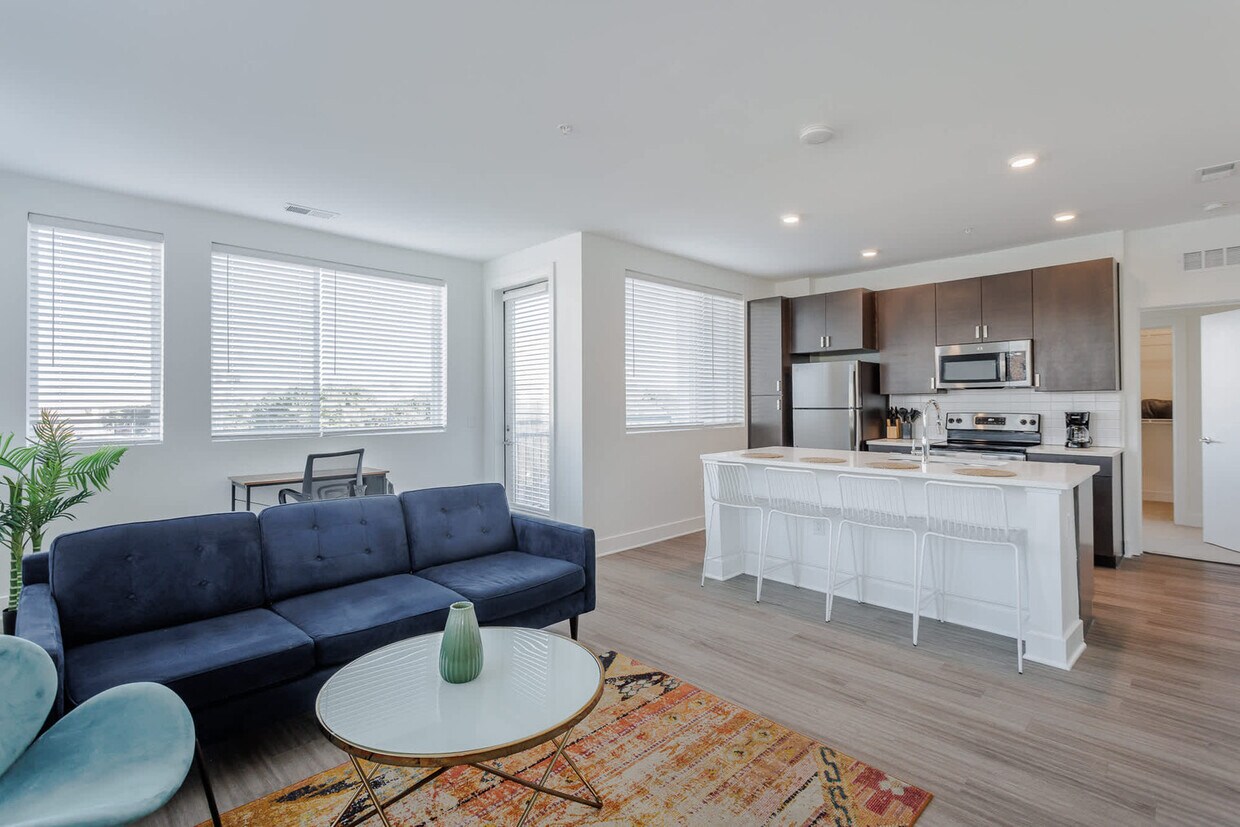 Foto principal - 601 E Pete Rose Way