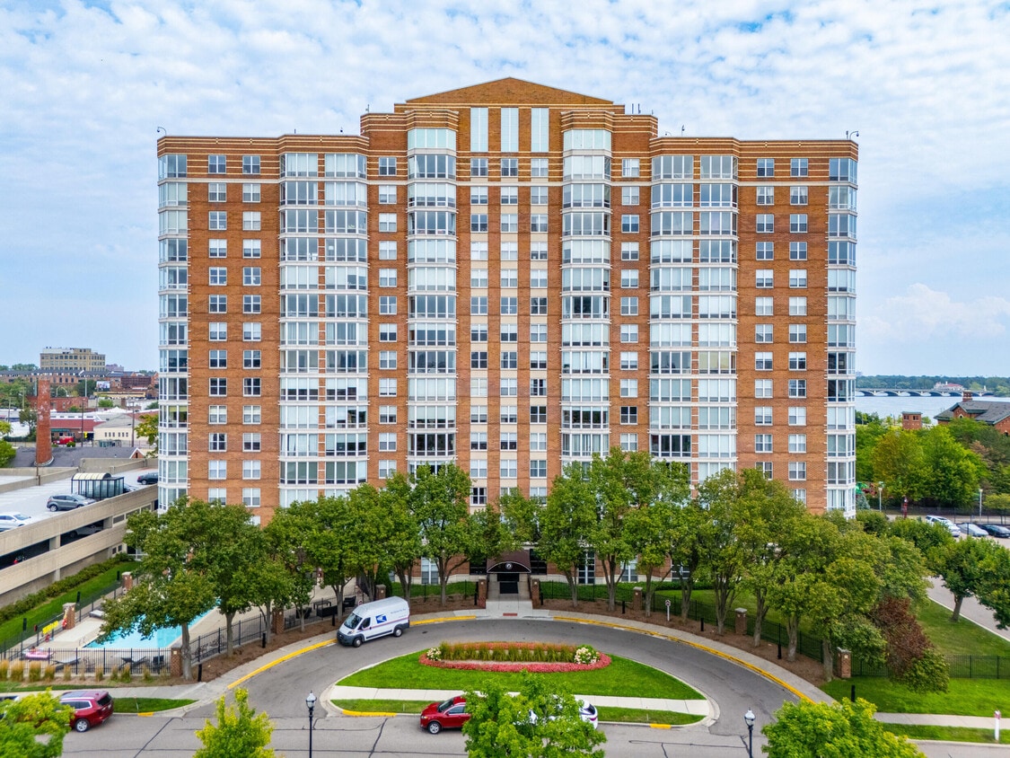 Primary Photo - 250 E Harbortown Dr