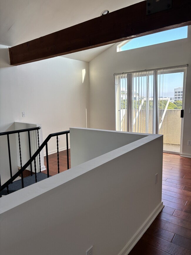 Building Photo - 1212 5th St