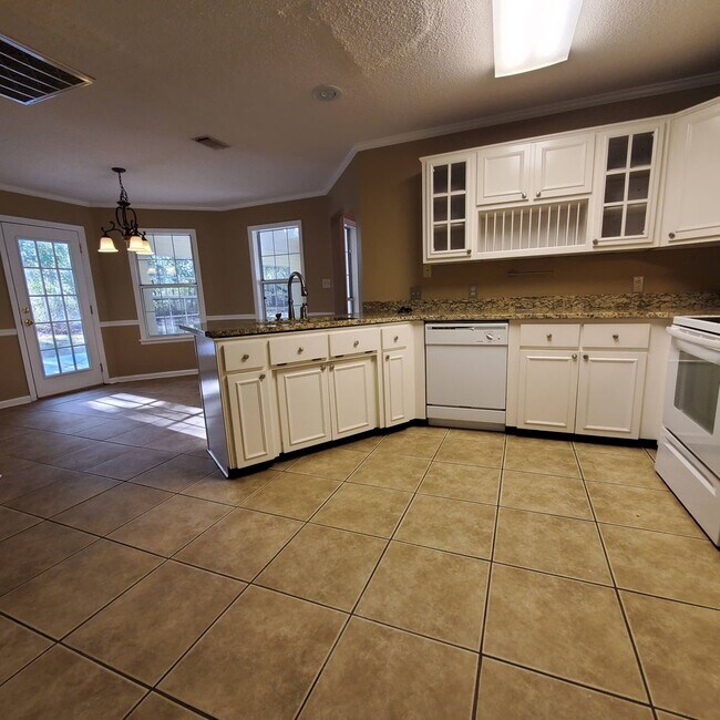 Foto del edificio - 2403 Spring Valley Cir