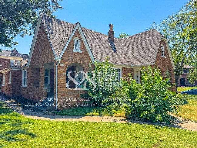 Building Photo - Updated 2 Bed/1.5 Bath Historic Property L...