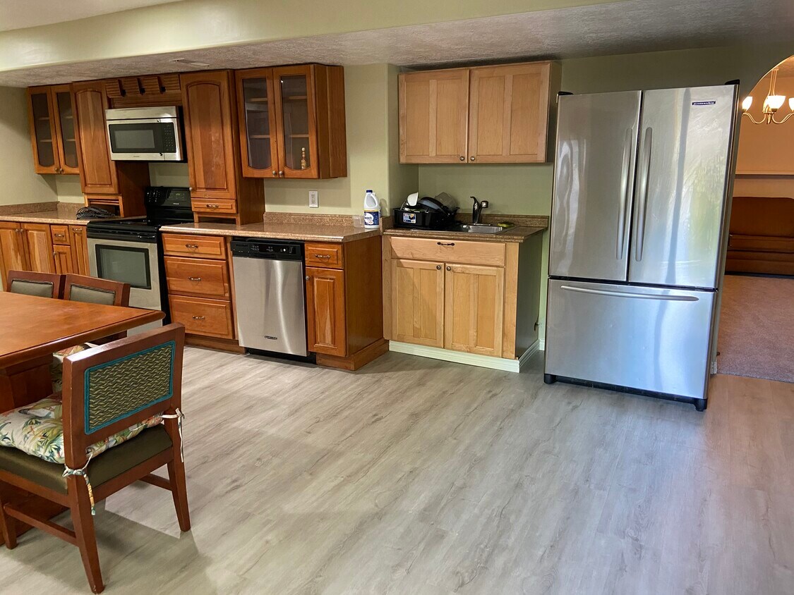 Primary Photo - 1401 Ridge Line Dr