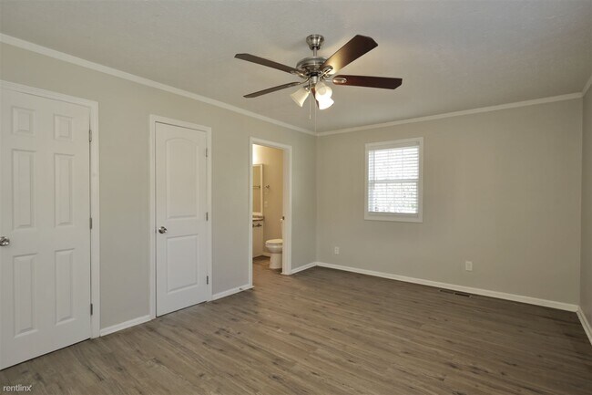Foto del edificio - 3 br, 2 bath House - 55 Sears Rd