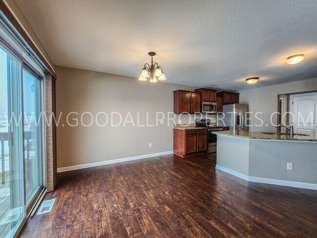 Foto del edificio - Beautifully renovated 3 Bedroom, 2.5 Bath ...