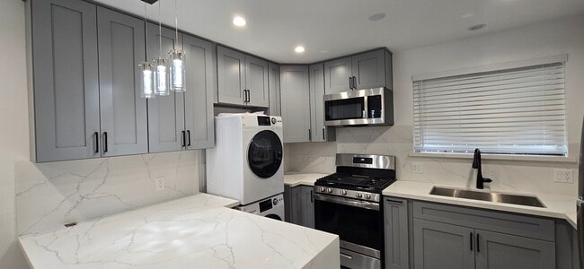 Building Photo - 15707 Ludlow St