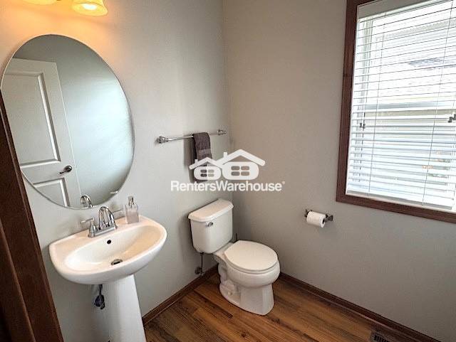 Foto del edificio - 5915 Terraceview Ln N