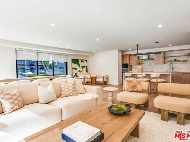 Building Photo - 350 N Palm Dr