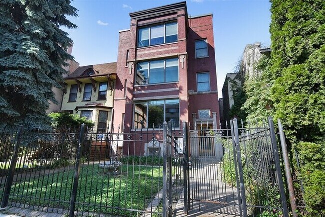 Foto del edificio - 5833 N Kenmore Ave