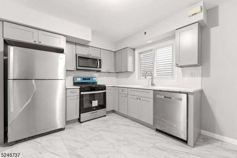 Primary Photo - 135 Myrtle Ave