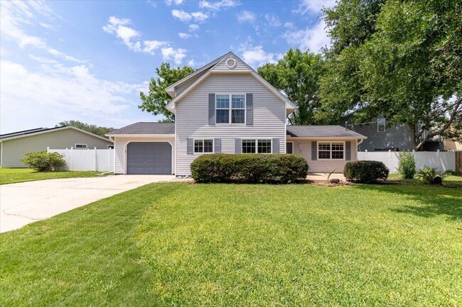 Building Photo - 817 N Lakeside Dr