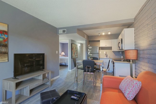 Building Photo - 2 br, 1 bath  - 1014 S Farmer Ave 18