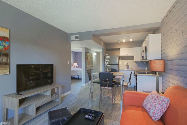 Foto del edificio - 2 br, 1 bath  - 1014 S Farmer Ave 18