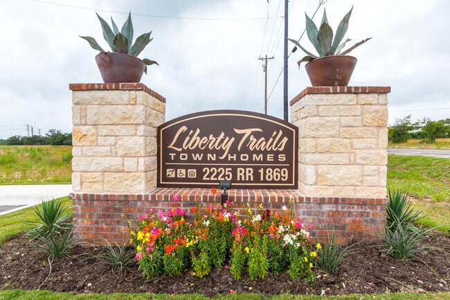 Foto del edificio - Liberty Trails Apartment Homes