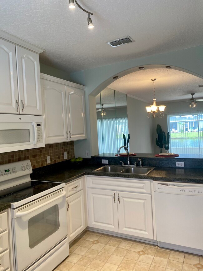 Foto del edificio - 216 Countryside Key Blvd