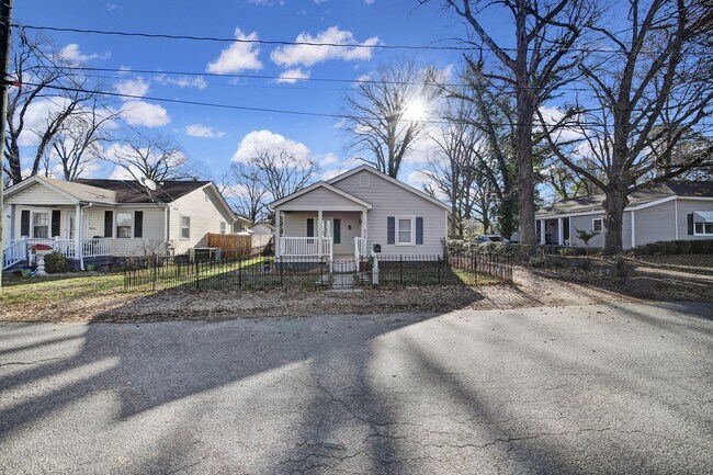 Foto del edificio - Wonderful Cottage Home in Gastonia!