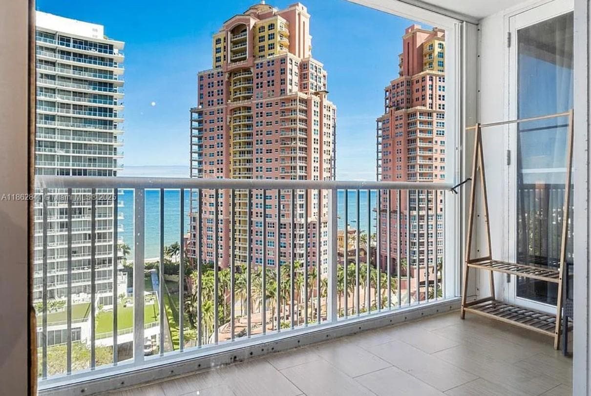 Foto principal - 2200 NE 33rd Ave