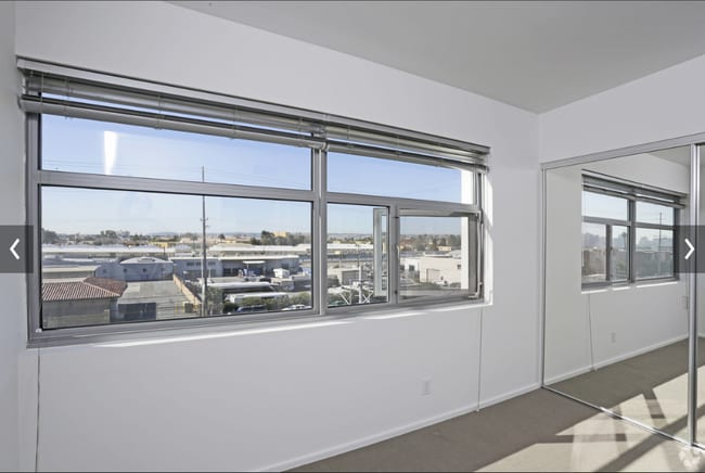 Vista desde el dormitorio del tercer piso de Alta Floorplan orientado al oeste. - Loft2015 Apartments