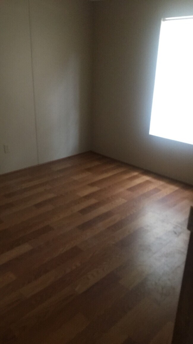 Foto del edificio - 30 Thrasher Ln W
