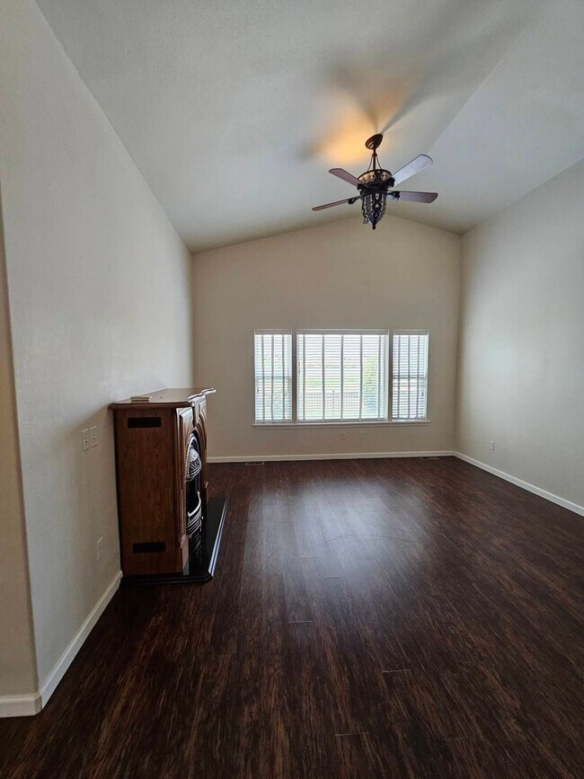 Foto del edificio - Beautiful 3 Bedroom Home in Gated Community